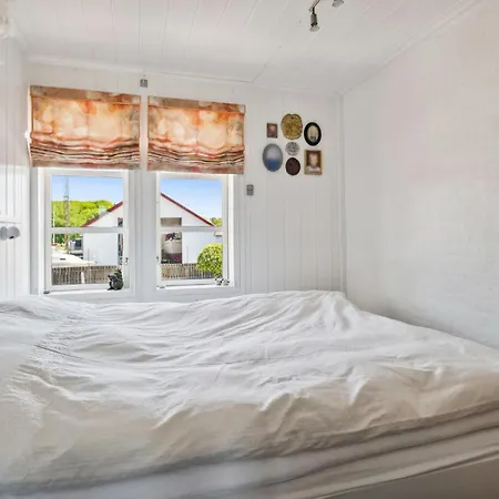 2 Bedroom Beautiful In Dom wakacyjny