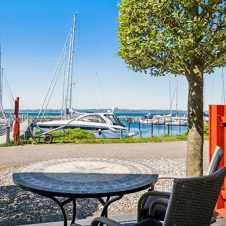 Dom wakacyjny 2 Bedroom Beautiful In Ebeltoft